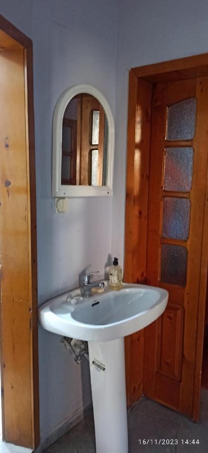 Royal Hostel Тирана Екстер'єр фото