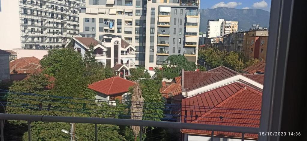 Royal Hostel Тирана Екстер'єр фото