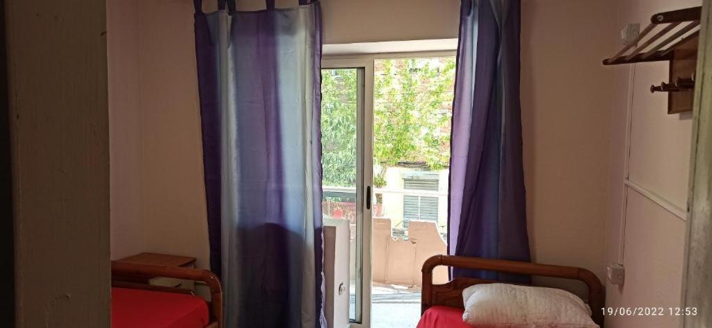 Royal Hostel Тирана Екстер'єр фото