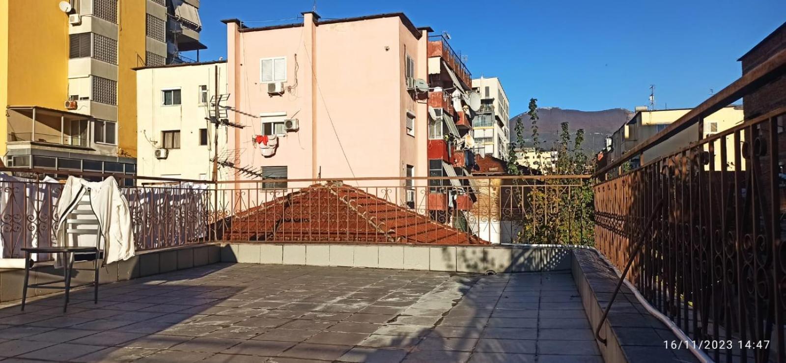 Royal Hostel Тирана Екстер'єр фото