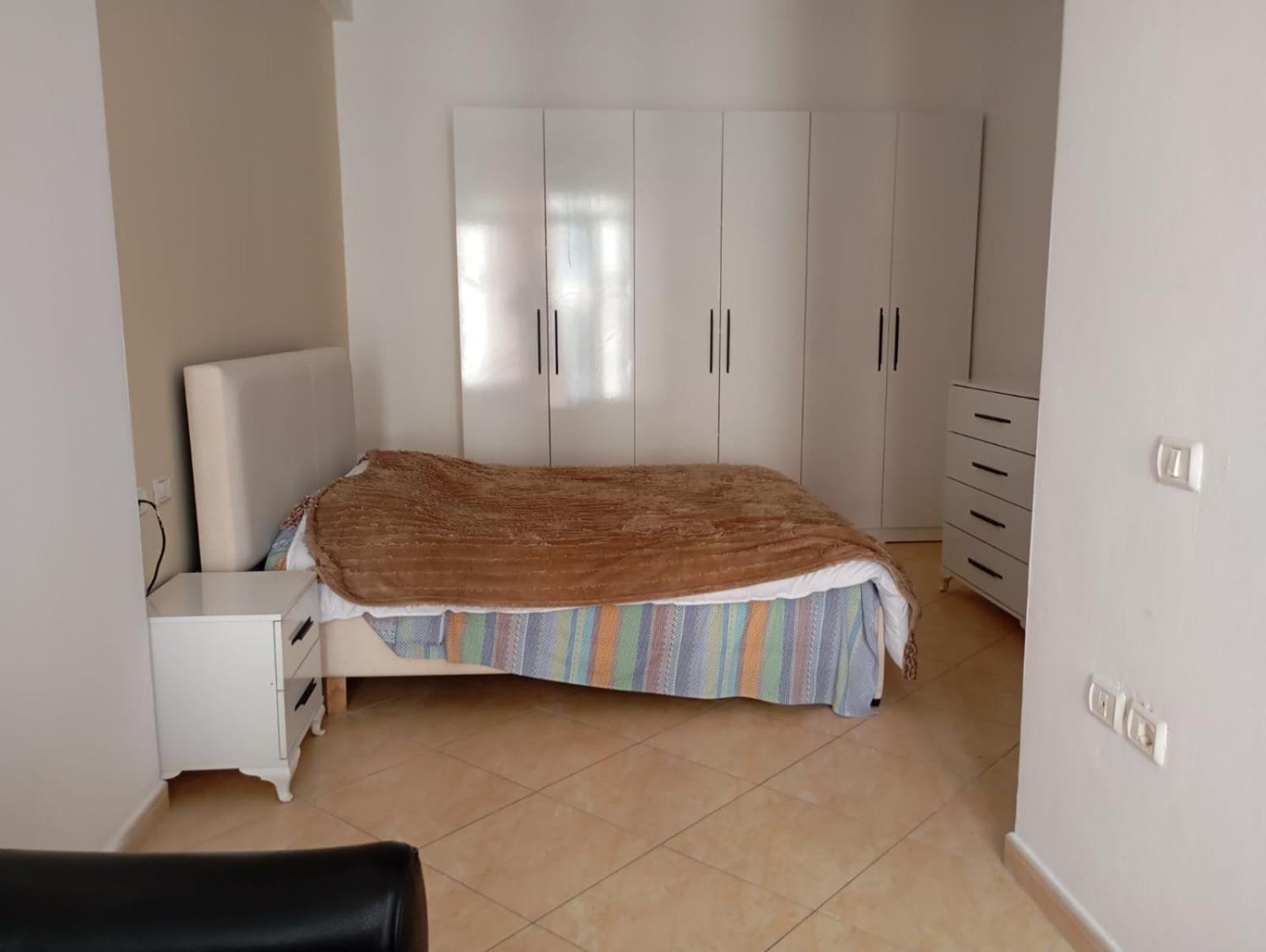 Royal Hostel Тирана Екстер'єр фото